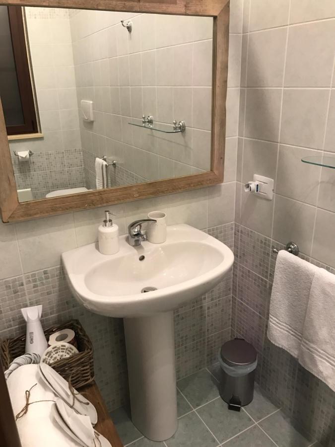 Bed and Breakfast Dimora Le Ginestre Adults Only Fasano Habitación foto